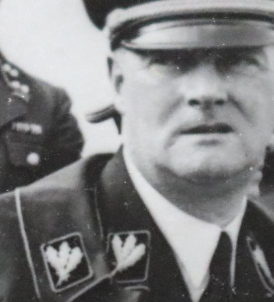 Foto  - SS-Brigadeführer und andere Generale in einem Sportstadion